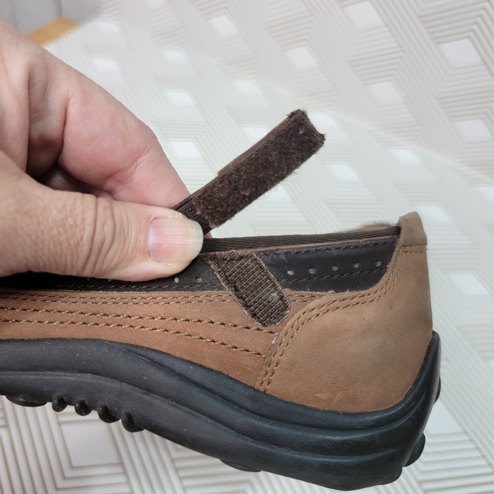 Lands' End Women's V-Strap Mary Jane Walkers Size 6 Brown Leather; Rugged Soles. - Picture 7 of 8